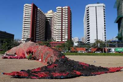 "Мертвый кит" напомнит филиппинцам о загрязнении океана пластиком
